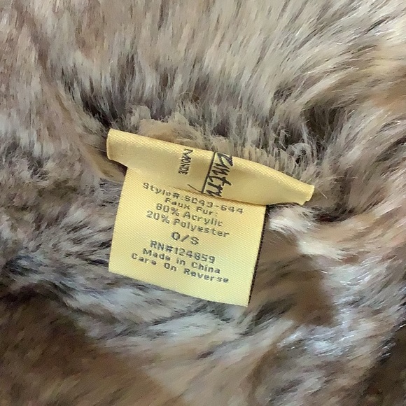 UPCOUNTRY BY DU MONDE BEAUTIFUL FAUX FUR INFINITY SCARF - Picture 7 of 9